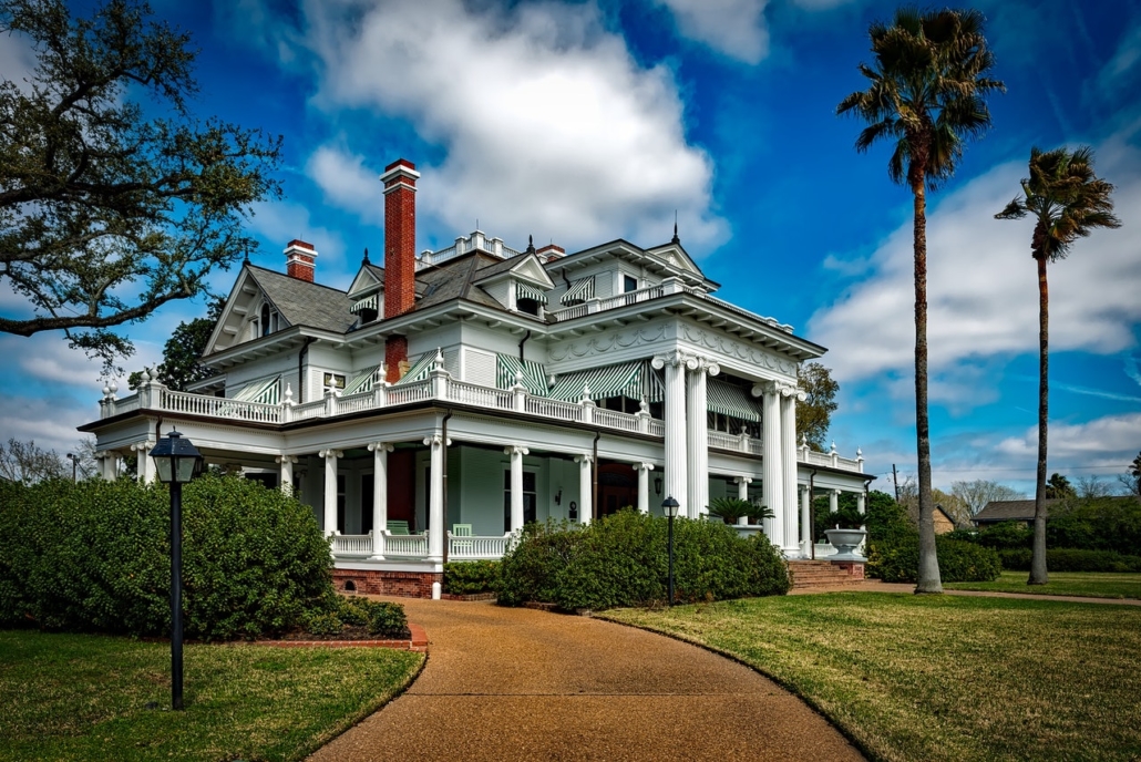 Image wof a big house and tress on the left and side.